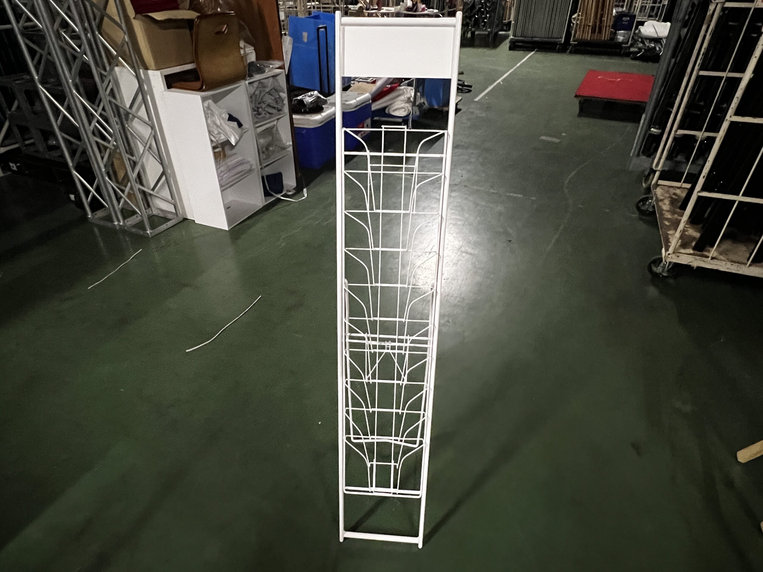 【北海道・札幌でカタログスタンドA4判1列10段レンタル】展示会・受付・パンフレット配布におすすめ！📚 post thumbnail image