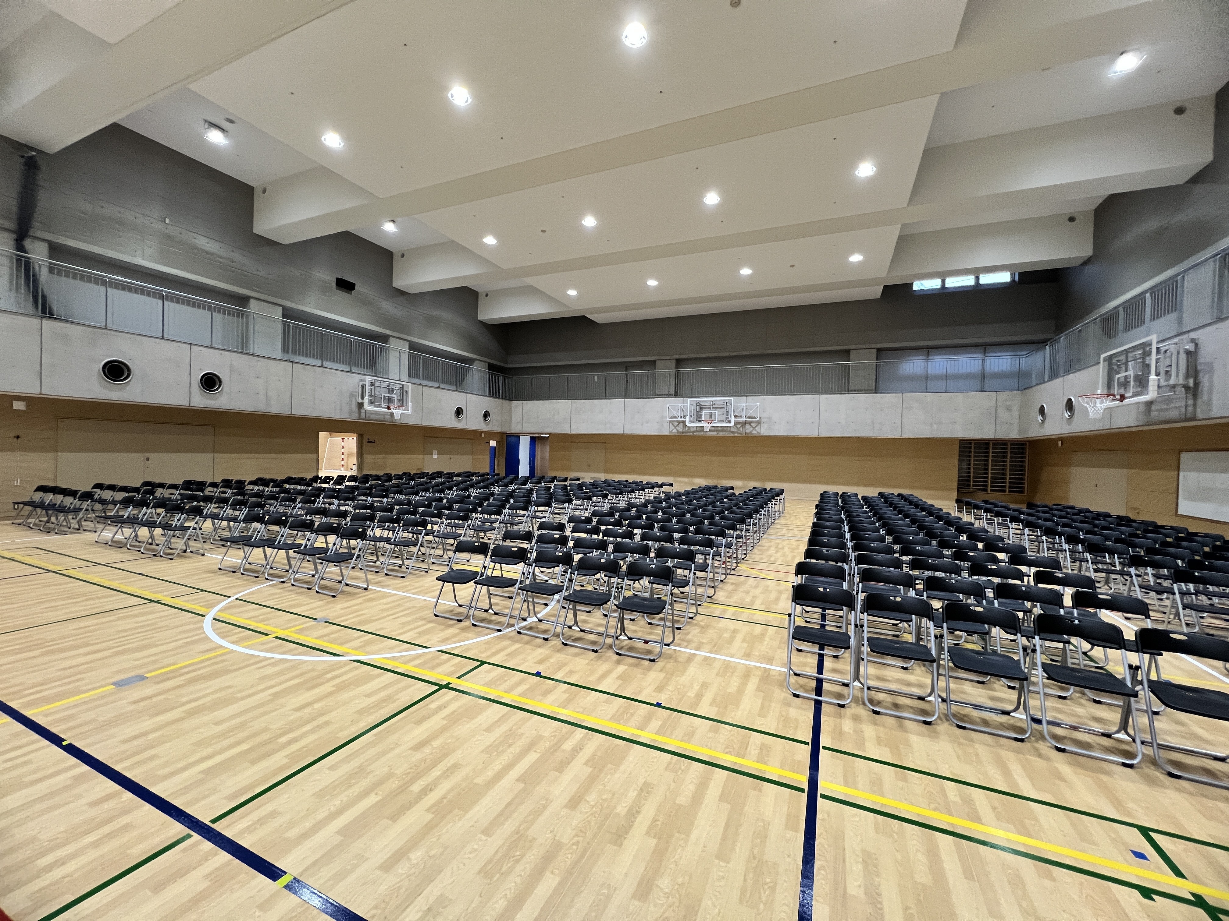 北海道の展示会やイベント会場で椅子を配置したイメージ